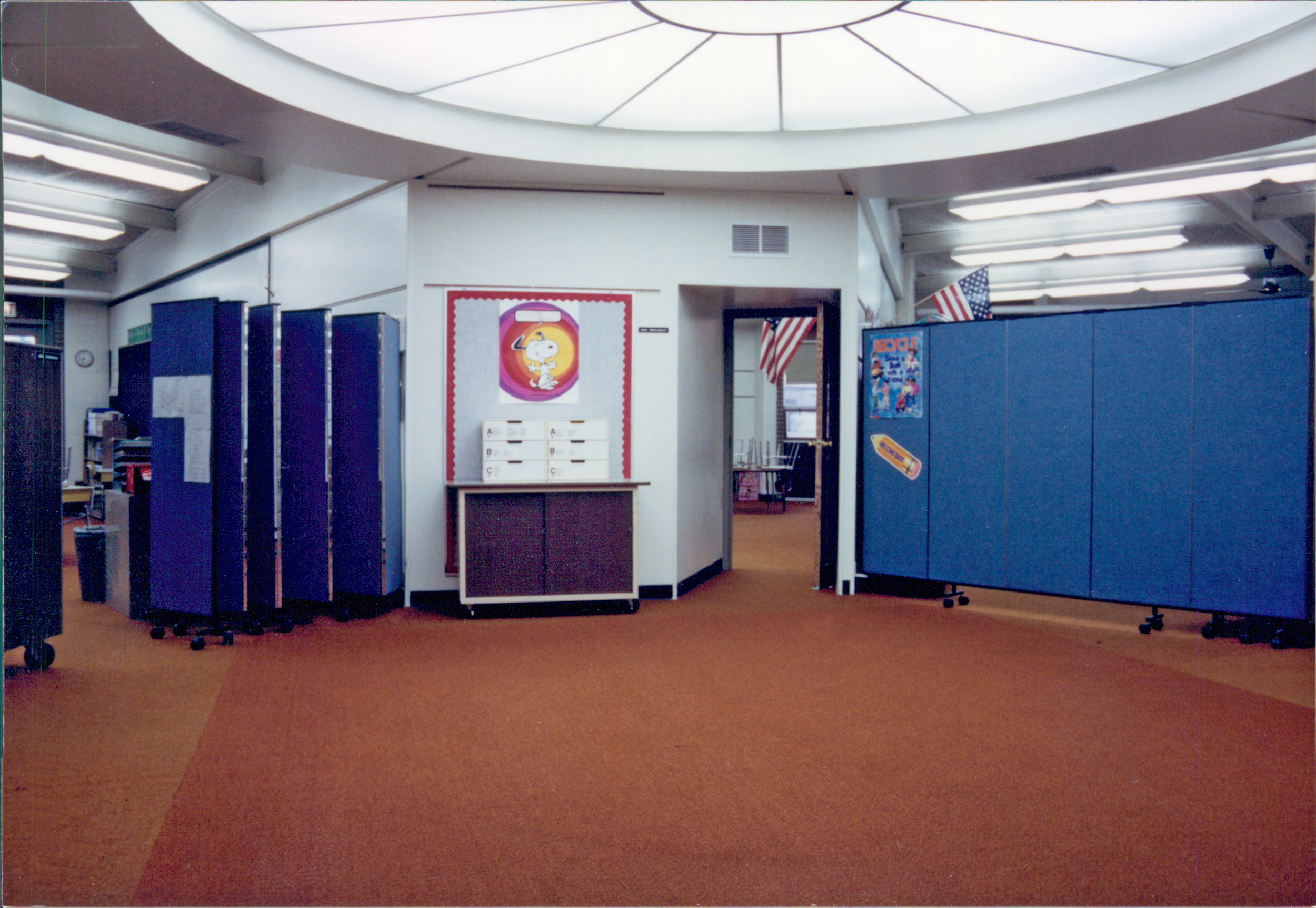 This Addison, IL Pod school uses Wallmount Dividers to separate each classroom from the commons area