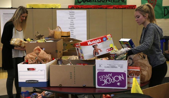 Sumner High School Organizes Food Bank